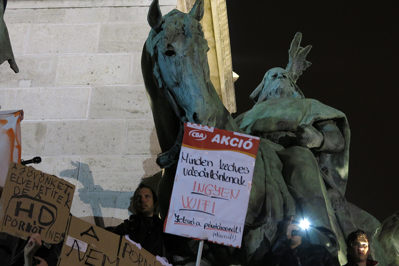 Illustration for article titled This Is How Hungarians Are Protesting Against Proposed Internet Tax